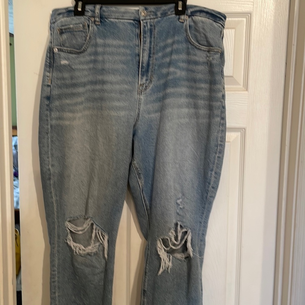 AE- Ripped mom jeans